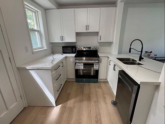 2nd image of 191 Finch Ave W