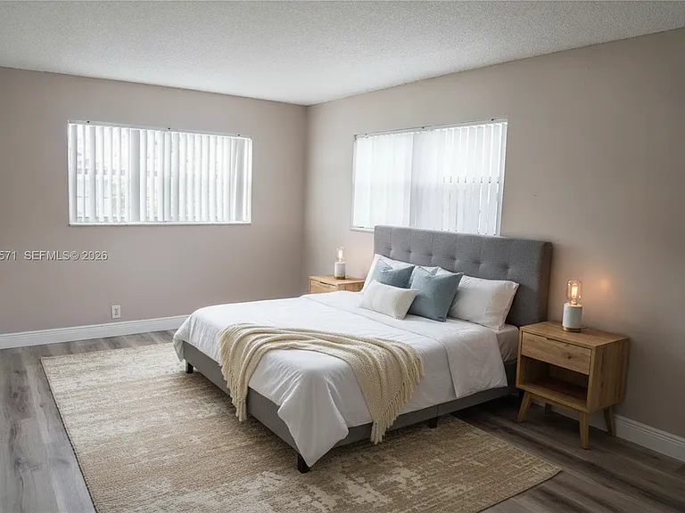 4240 Woodside Dr — Photo 1