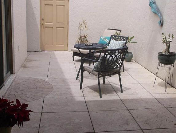 3rd image of 421 Hawthorne Ct