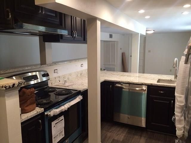 2nd image of 4417 1/2 Carondelet St