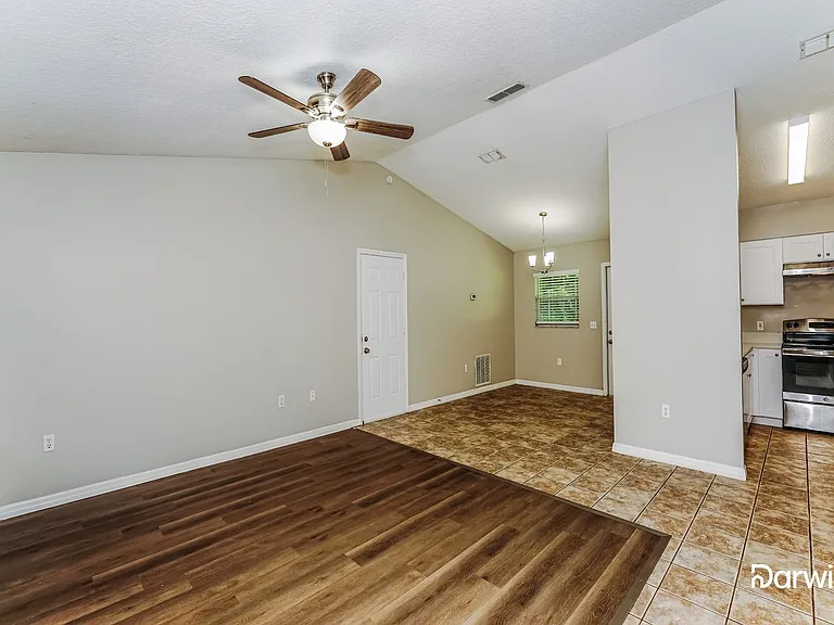 230 N Salisbury Ave — Photo 3