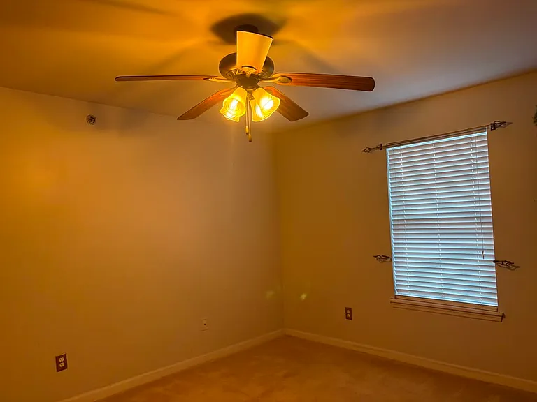 9201 Spring Creek Ln — Photo 33