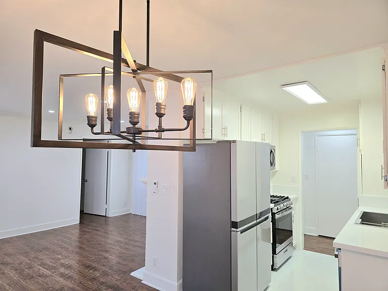 Dining to Kitchen