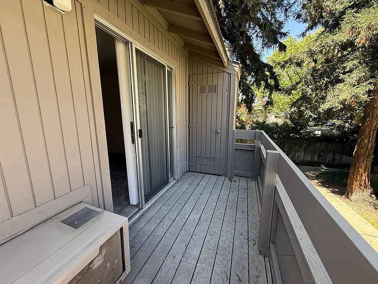 Shasta Terrace — Photo 12