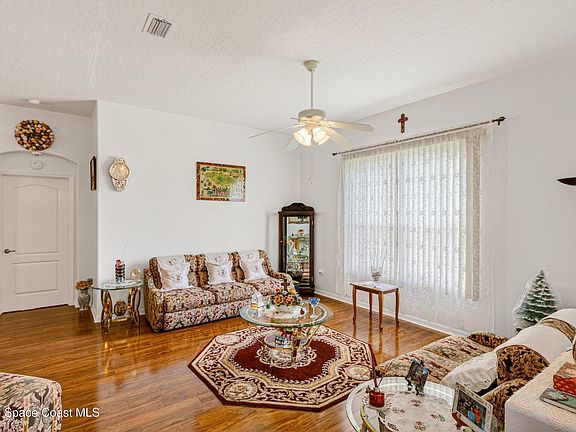 3rd image of 785 Parsons Cir SE