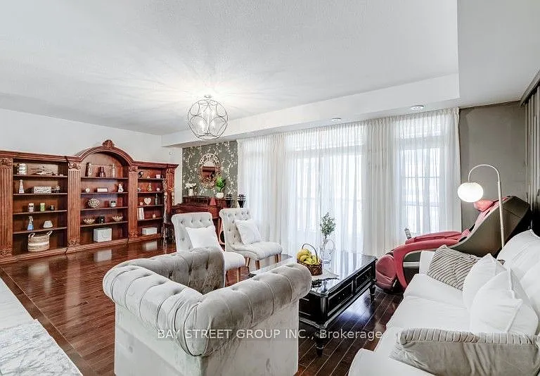 121 Luzon Ave — Photo 11