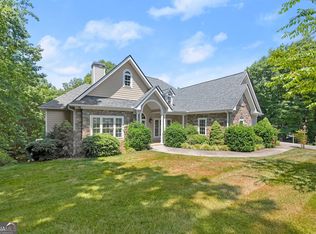 626 Oak Pointe Dr, Cleveland, GA 30528