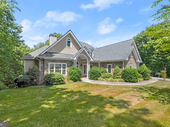 626 Oak Pointe Dr, Cleveland, GA 30528