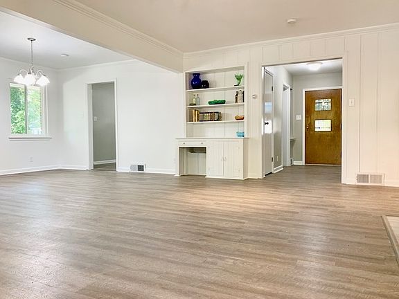 5th image of 2151 E Gum St