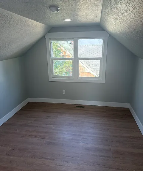 346 Carson Ave — Photo 9