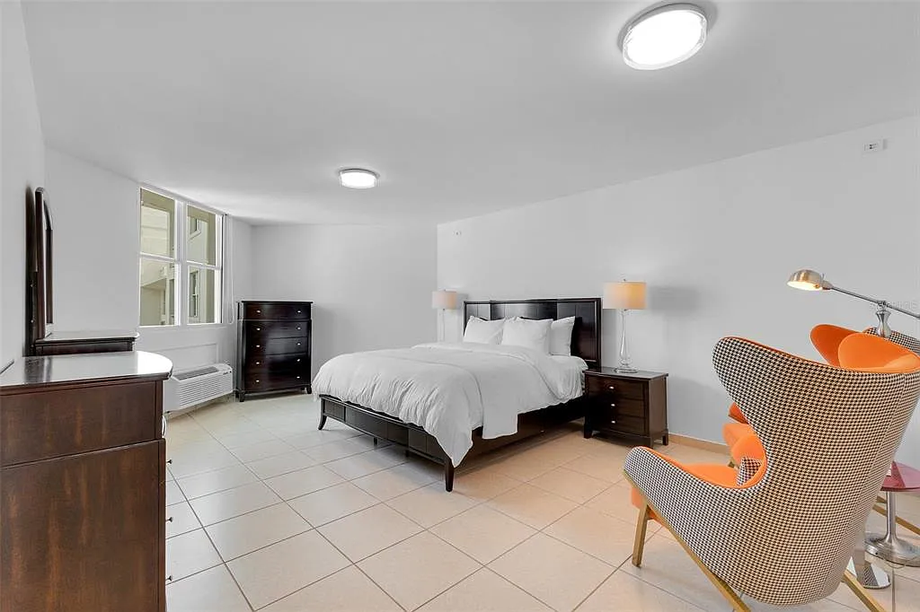 3 bed, 2.5 bath, 1799 sqft, $5,850 — Photo 3