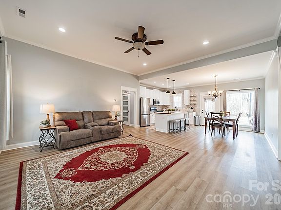 4th image of 2005 Briarwood Cir