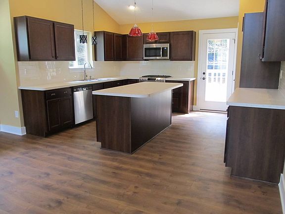 5th image of 628 Oakwood Dr