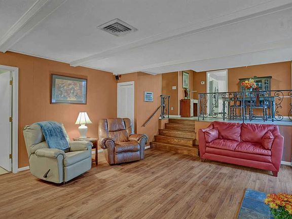 5th image of 1104 Lake Mimosa Dr