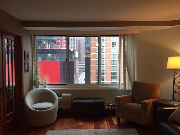 4th image of 211 E Ohio East St #1111