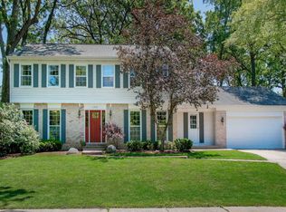 1235 Pin Oak Ct, Wheaton, IL 60189