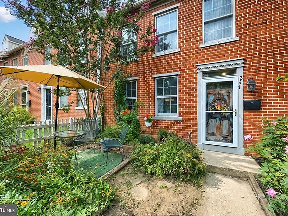 3rd image of 341 W Newton Ave