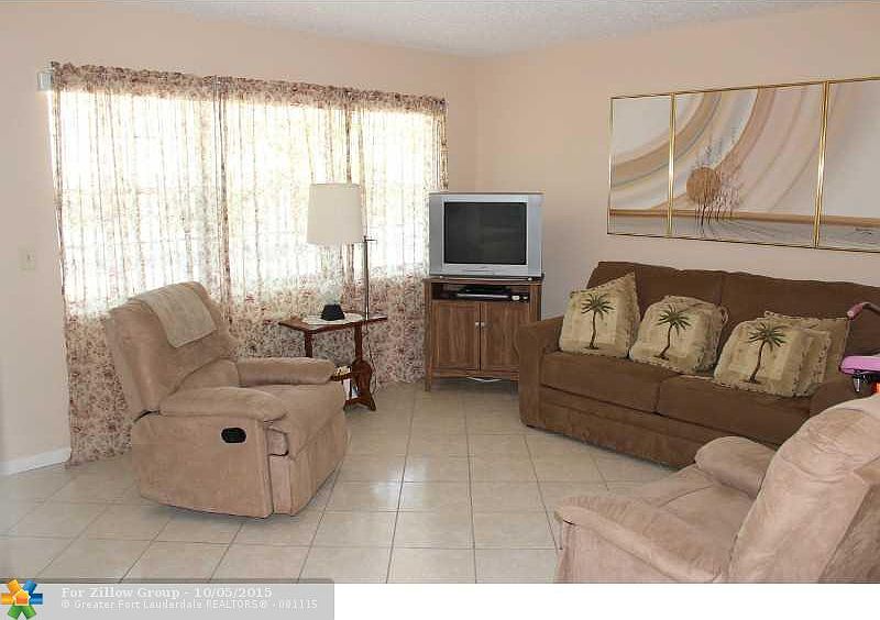 1st image of 109 Lyndhurst E #109