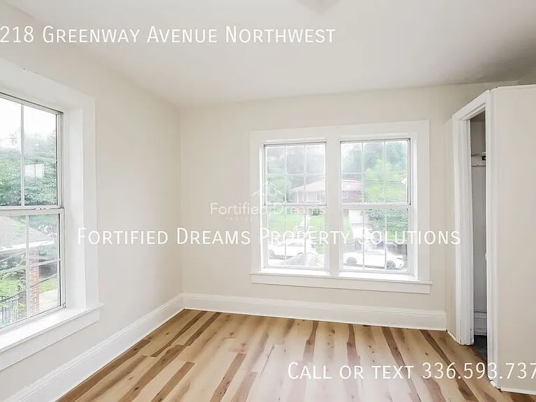 2218 Greenway Ave NW — Photo 9