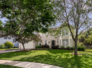 643 Parker Ct, Geneva, IL 60134