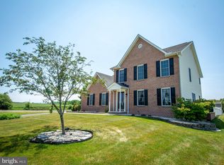 4 Summer Breeze Ln, Chambersburg, PA 17202
