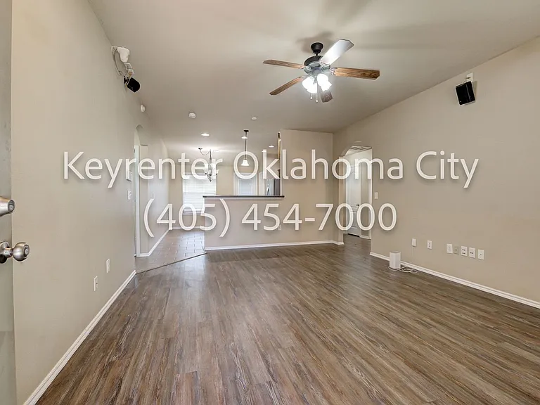 629 E Linden Ln — Photo 5