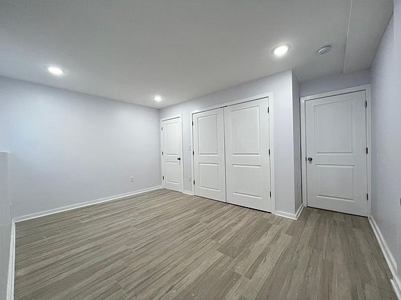 5th image of 153 Van Horne St Floor 1