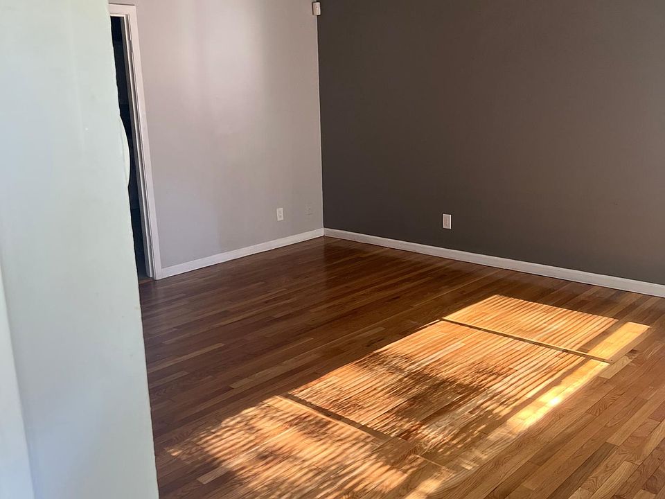 1st image of 10049 Sheldon Dr