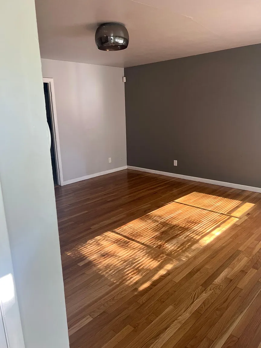 10049 Sheldon Dr photo 1