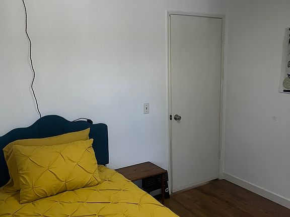 5th image of 960 E Bonita Ave Unit 154