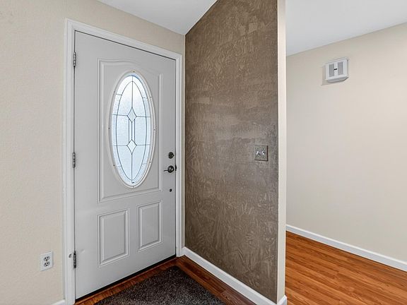 5th image of 809 E Ridgecrest Rd