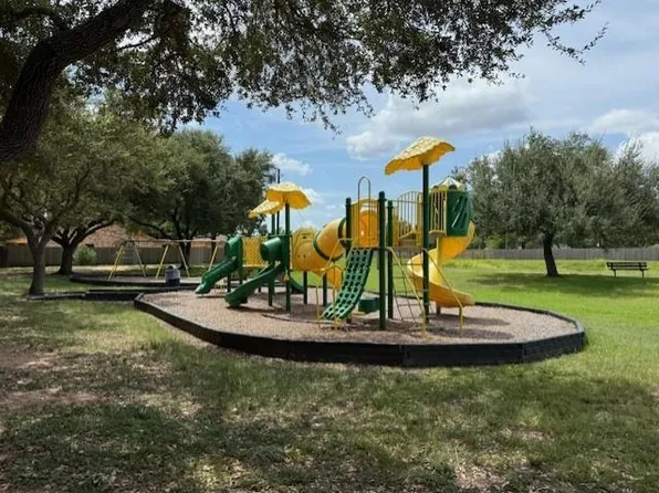 501 Valley Brook Dr, La Porte, TX 77571