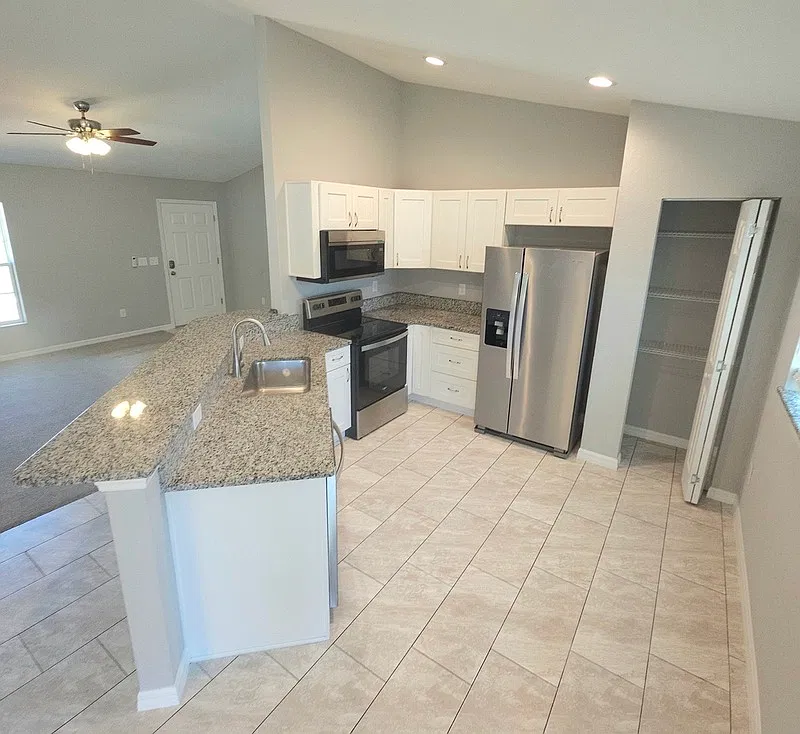 Marion Oaks — Photo 2