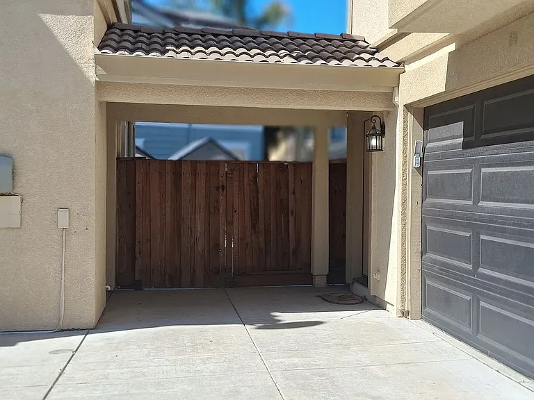 562 Ranger St — Photo 3
