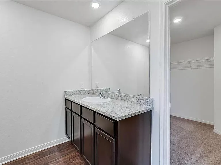 121 Fairfax Ln — Photo 5