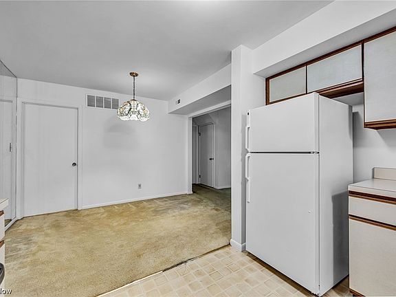 3rd image of 1154 Atwood Dr #25-7