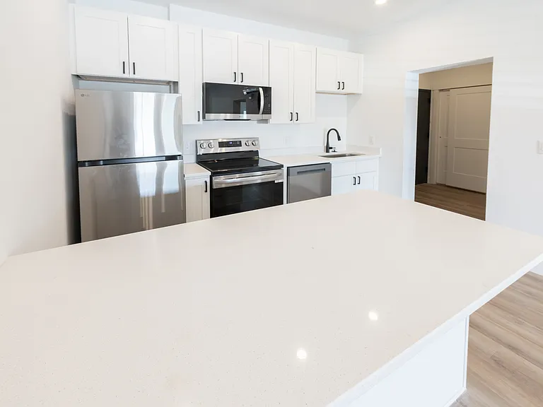 The Midland Apartments — Photo 15
