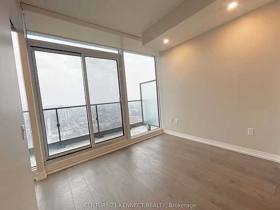 5th image of 251 Jarvis St #Penthouse 14