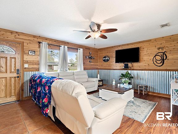 3rd image of 422 Cedar Ct