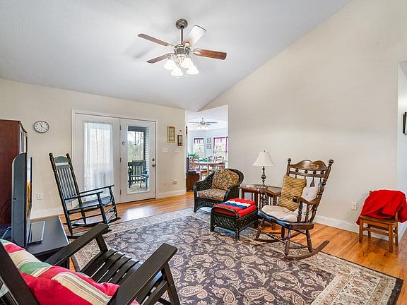 5th image of 96 Brookstone Dr