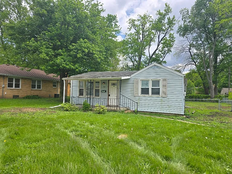 715 Hale St — Photo 1