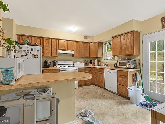 5th image of 3363 Wiehle St
