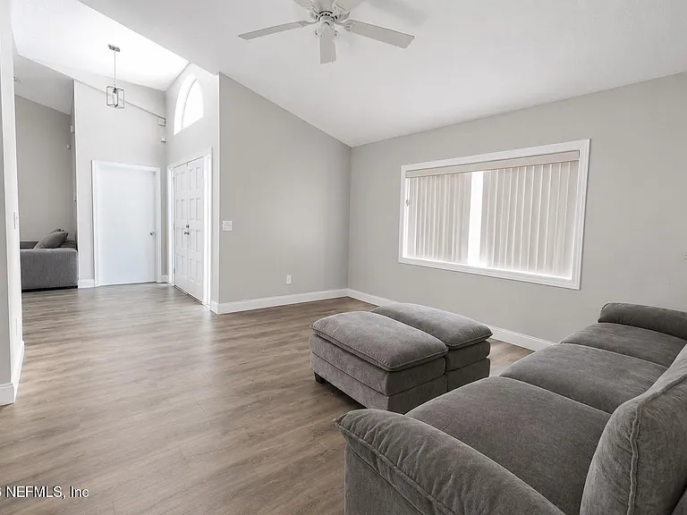 10 Falls Pl — Photo 15
