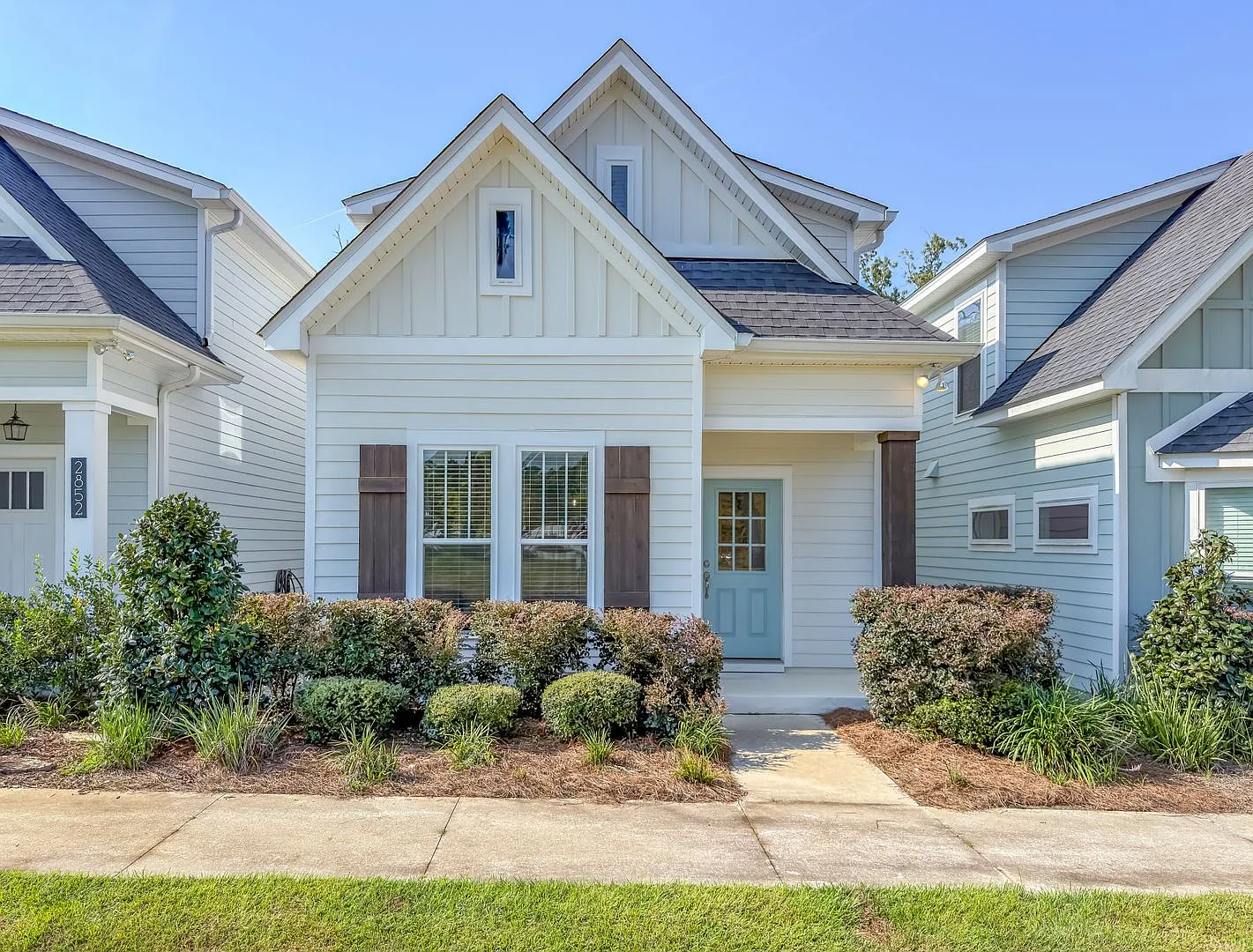Canopy! Modern NE 3/2.5 w/ Stainless Steel Appliances, Granite Counters, & Resort Style Amenities... — Photo 2