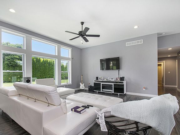 5th image of 23021 Johnathon Ct