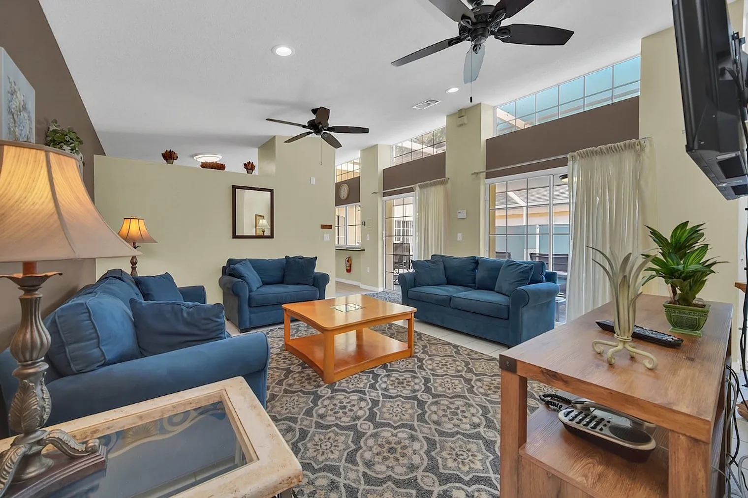 4 bed, 4.0 bath, 1991 sqft, $4,050 — Photo 1