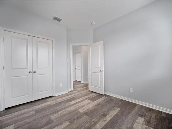 4701 Smokey Quartz Ln, Arlington, TX 76005