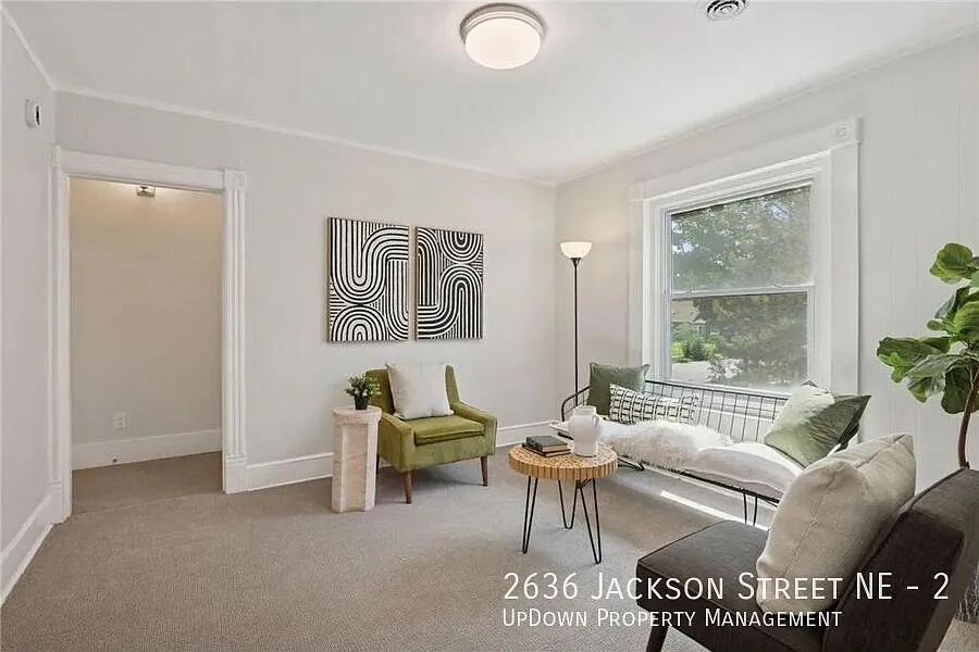 "Charming 2-Bedroom Upper Level Unit in Duplex with Gleaming Hardwood Floors in Vibrant NE Minnea... — Photo 4