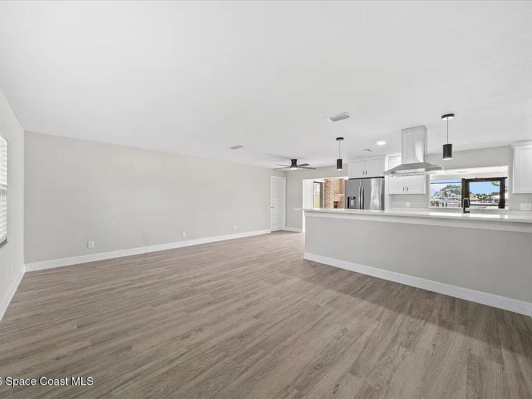 540 Albatross St — Photo 7