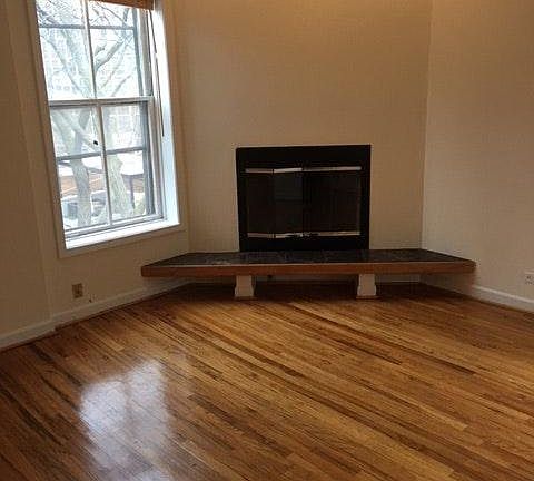 2nd image of 1627 N Sedgwick St APT 3R